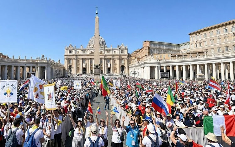 A large crowd of pilgrims gathering in St. Peter's Square for the Jubilee Holy Year.