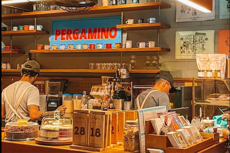 Pergamino cafe workers making coffee