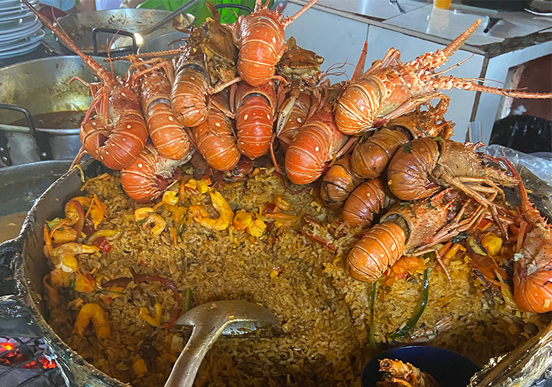 Big pot of lobster and rice at local Bazurto Market